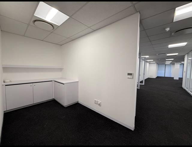 1,028M² OFFICE TO LET IN PARKTOWN
